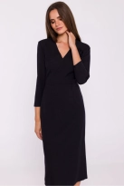 Elegancka sukienka ołówkowa z dekoltem V czarna