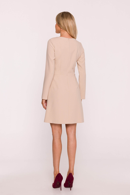 Elegancka sukienka trapezowa z patkami w talii beżowa
