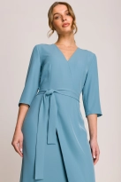 Elegancka sukienka midi z dekoltem V i rozcięciem niebieska