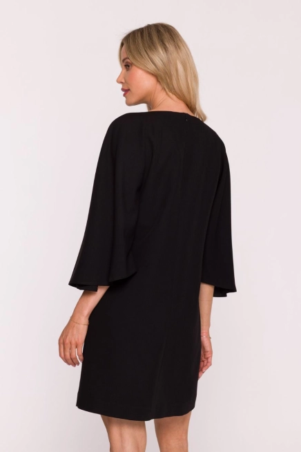 Elegancka sukienka trapezowa z bufiastymi rękawami czarna
