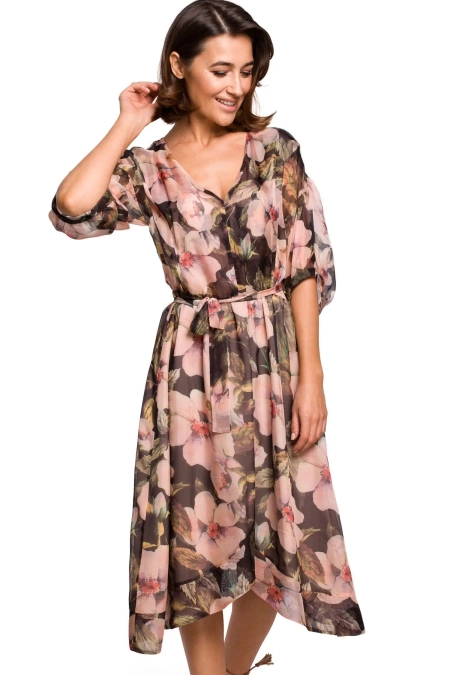 Szyfonowa sukienka w kwiaty rozkloszowana z dekoltem V