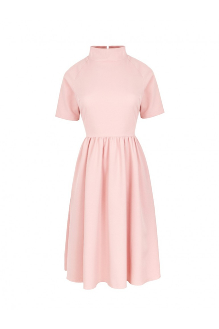 Elegancka rozkloszowana sukienka z wywiniętą stójką różowa