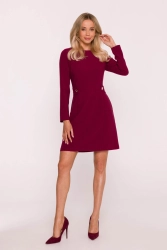 Elegancka sukienka trapezowa z patkami w talii bordowa