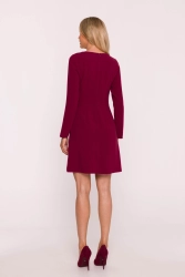 Elegancka sukienka trapezowa z patkami w talii bordowa