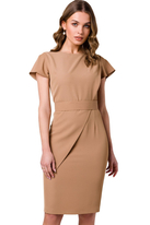 Elegancka ołówkowa sukienka z paskiem krótki rękaw beżowa