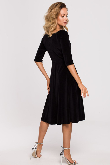 Sukienka welurowa rozkloszowana kopertowa midi z dekoltem V czarna