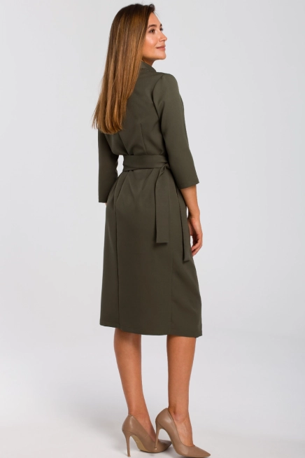 Elegancka sukienka biznesowa kopertowa z paskiem zielona