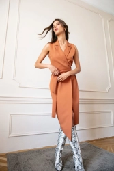 Sukienka marynarka na lato bez rękawów żakietowa brązowa