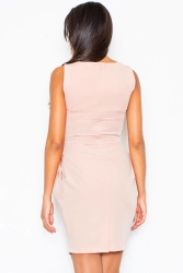 Elegancka sukienka tulipan z efektownymi zakładkami różowa