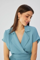 Elegancka sukienka ołówkowa z kołnierzem niebieska