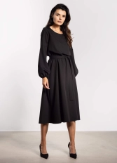 Elegancka sukienka rozkloszowana z długim rękawem czarna