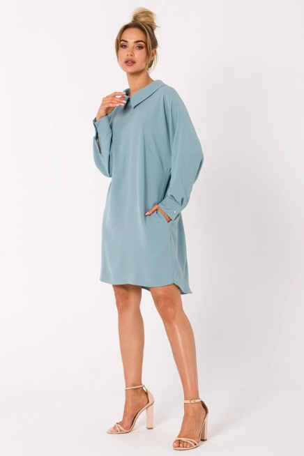 Sukienka koszulowa z dekoltem V na plecach niebieska