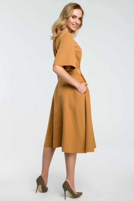 Sukienka elegancka rozkloszowana z paskiem brązowa