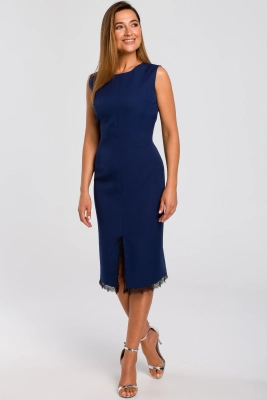 Elegancka sukienka ołówkowa midi rozcięcie na dole i koronka granatowa