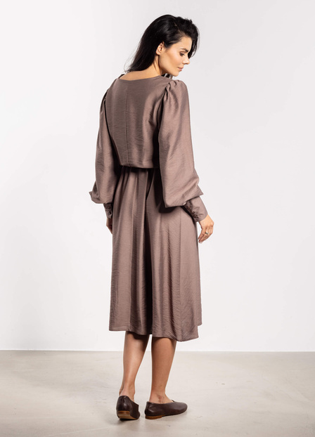 Elegancka sukienka rozkloszowana z długim rękawem taupe