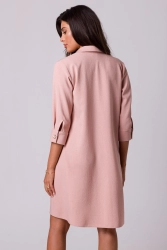 Swobodna sukienka z kołnierzykiem guzikami i kieszeniami róż