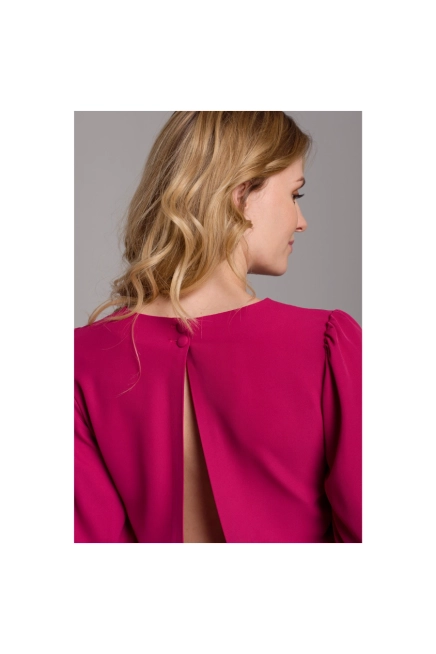 Elegancka sukienka z odkrytymi plecami i rozcięciem fiolet