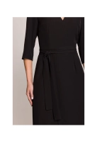 Elegancka sukienka midi z dekoltem V i rozcięciem czarna