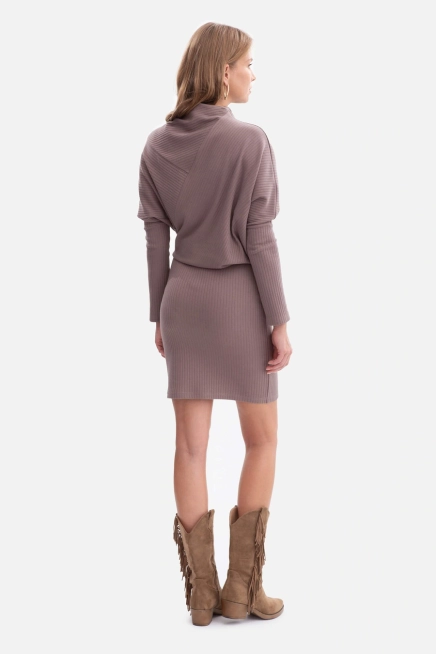 Bawełniana ołówkowa sukienka z dzianiny zbluzowana kakao