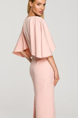 Sukienka elegancka ołówkowa z szerokimi rękawami pudrowa z pelerynką