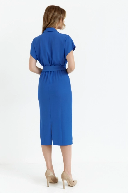 Elegancka sukienka ołówkowa z kołnierzem niebieska