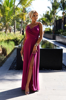 Długa sukienka na wesele rozkloszowana na ramiączkach fuksja