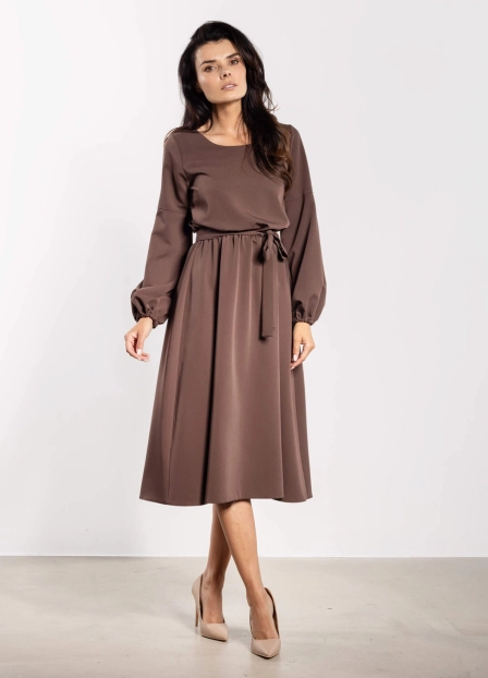 Elegancka sukienka rozkloszowana z długim rękawem brązowa