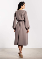 Elegancka sukienka rozkloszowana z długim rękawem taupe