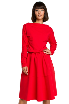 Rozkloszowana sukienka dresowa z gumką w pasie i kieszeniami czerwona