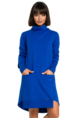 Trapezowa sukienka dresowa z golfem i długim rękawem niebieskim