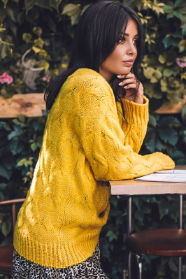 Sweter damski wełniany luźny fason ciepły puszysty żółty