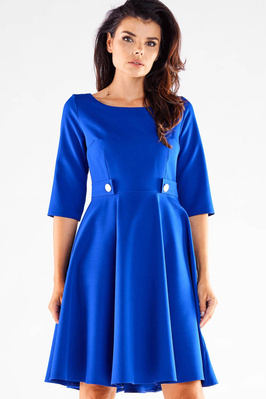 Elegancka sukienka rozkloszowana z ozdobnymi guzikami niebieska