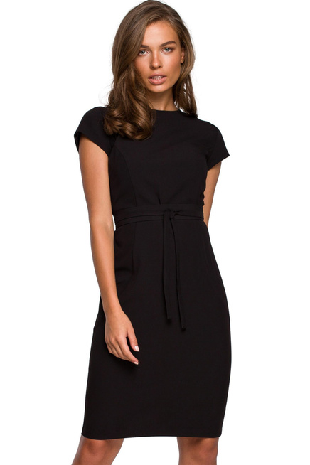 Elegancka sukienka ołówkowa z modelującymi przeszyciami czarna